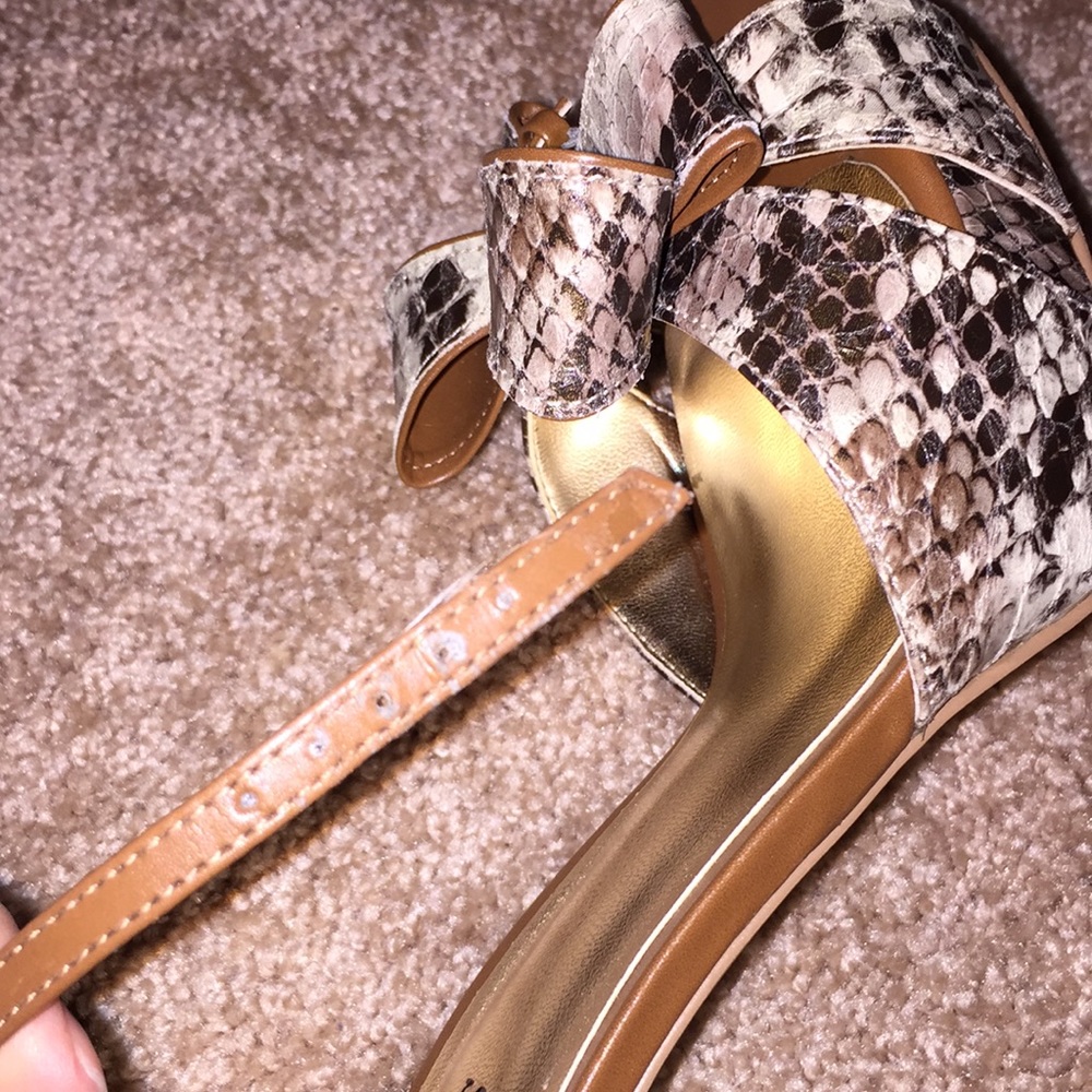 💫? GUESS ?💫 Faux Snake Skin Pumps - Picture 7 of 7
